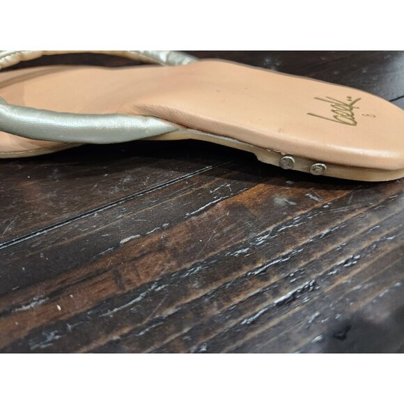 Beek Sunbird Silver Leather Thong Sandals/Sz. 8, NWOB - Picture 9 of 9